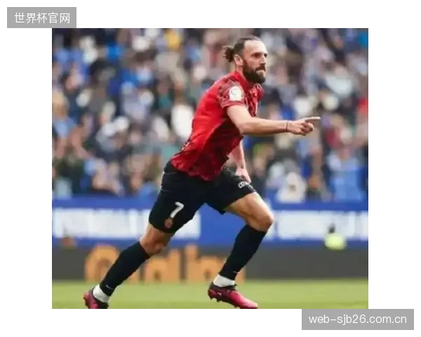 马洛卡前锋穆里奇以23粒进球获得射手榜银靴,仅次于姆巴佩。 马洛卡前锋穆里奇以23粒进球获得射手榜银靴,仅次于姆巴佩。
